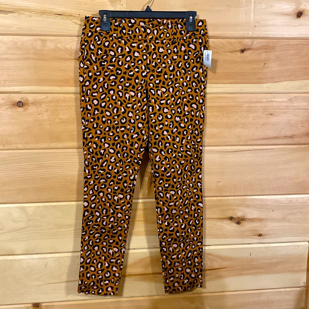 NWT Old navy size 4 ladies ankle pants. $14. Animal print